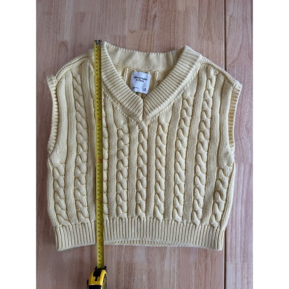 Abercrombie & Fitch Yellow Cable Knit V-Neck Sweater Vest - Picture 7 of 10